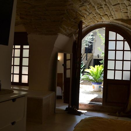Bed and Breakfast La Cachette Aigues-Vives  Екстер'єр фото