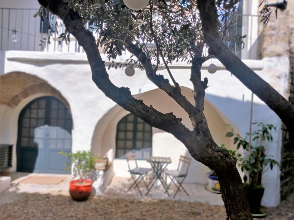Bed and Breakfast La Cachette Aigues-Vives  Екстер'єр фото