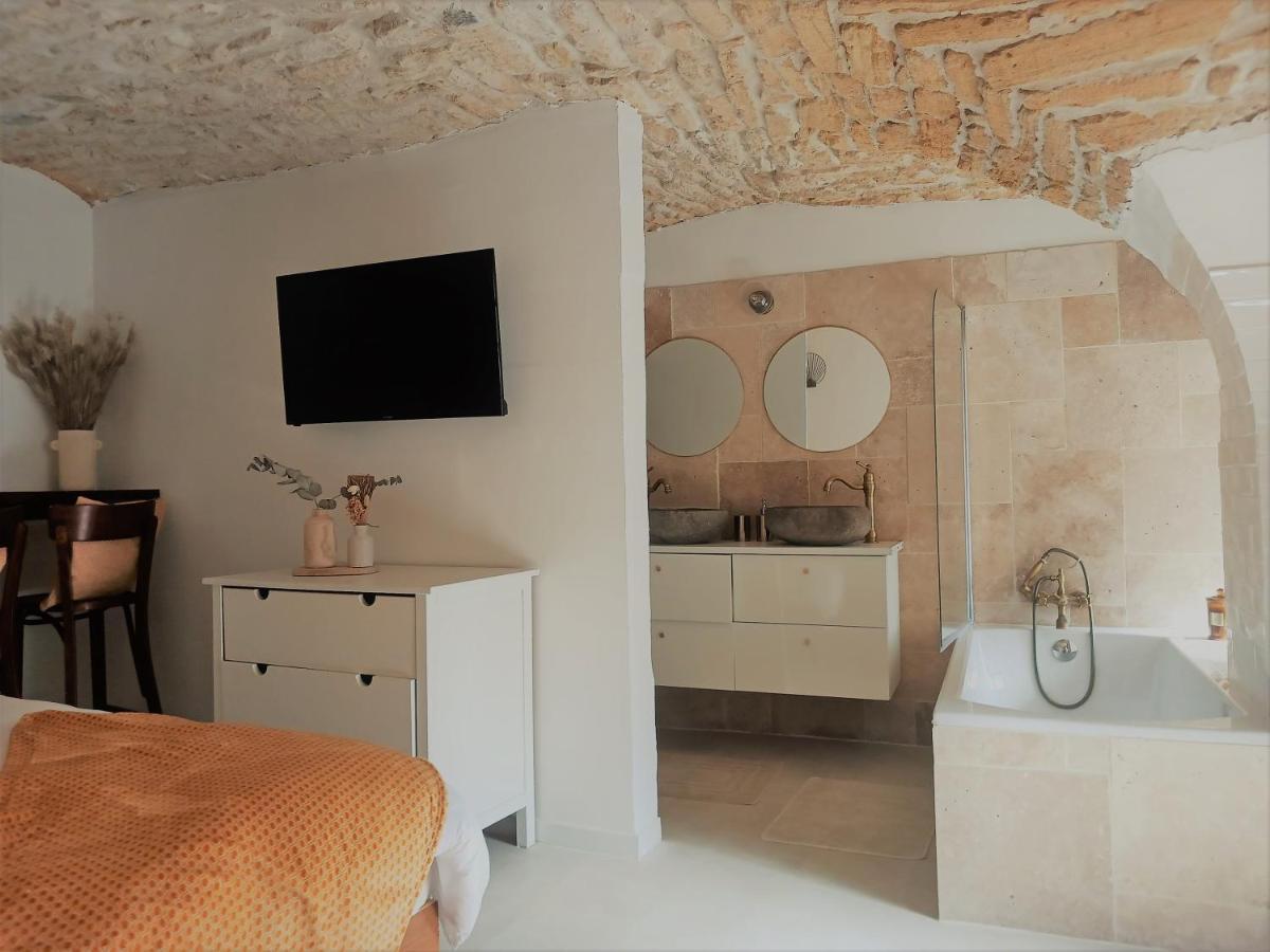 Bed and Breakfast La Cachette Aigues-Vives  Екстер'єр фото