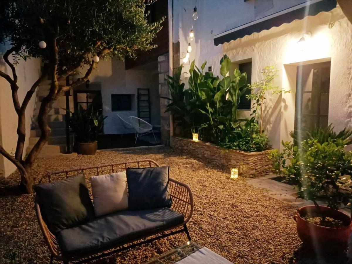 Bed and Breakfast La Cachette Aigues-Vives  Екстер'єр фото