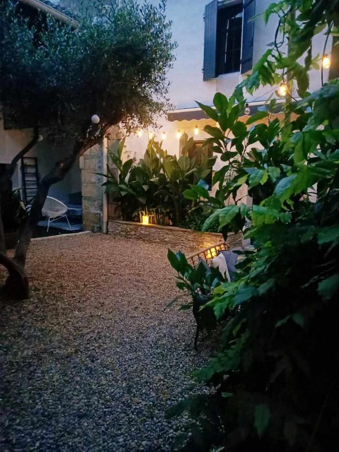 Bed and Breakfast La Cachette Aigues-Vives  Екстер'єр фото