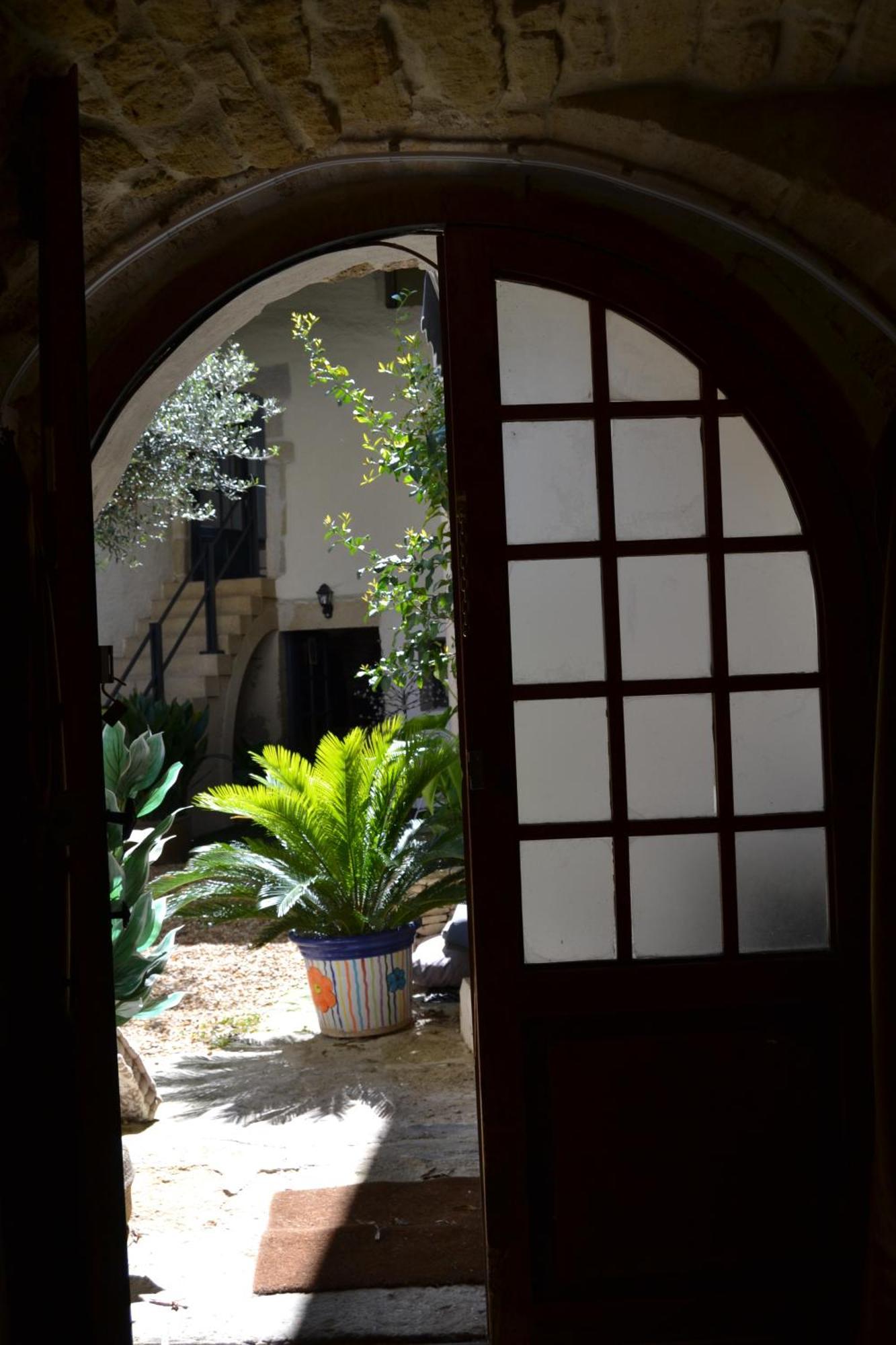 Bed and Breakfast La Cachette Aigues-Vives  Екстер'єр фото