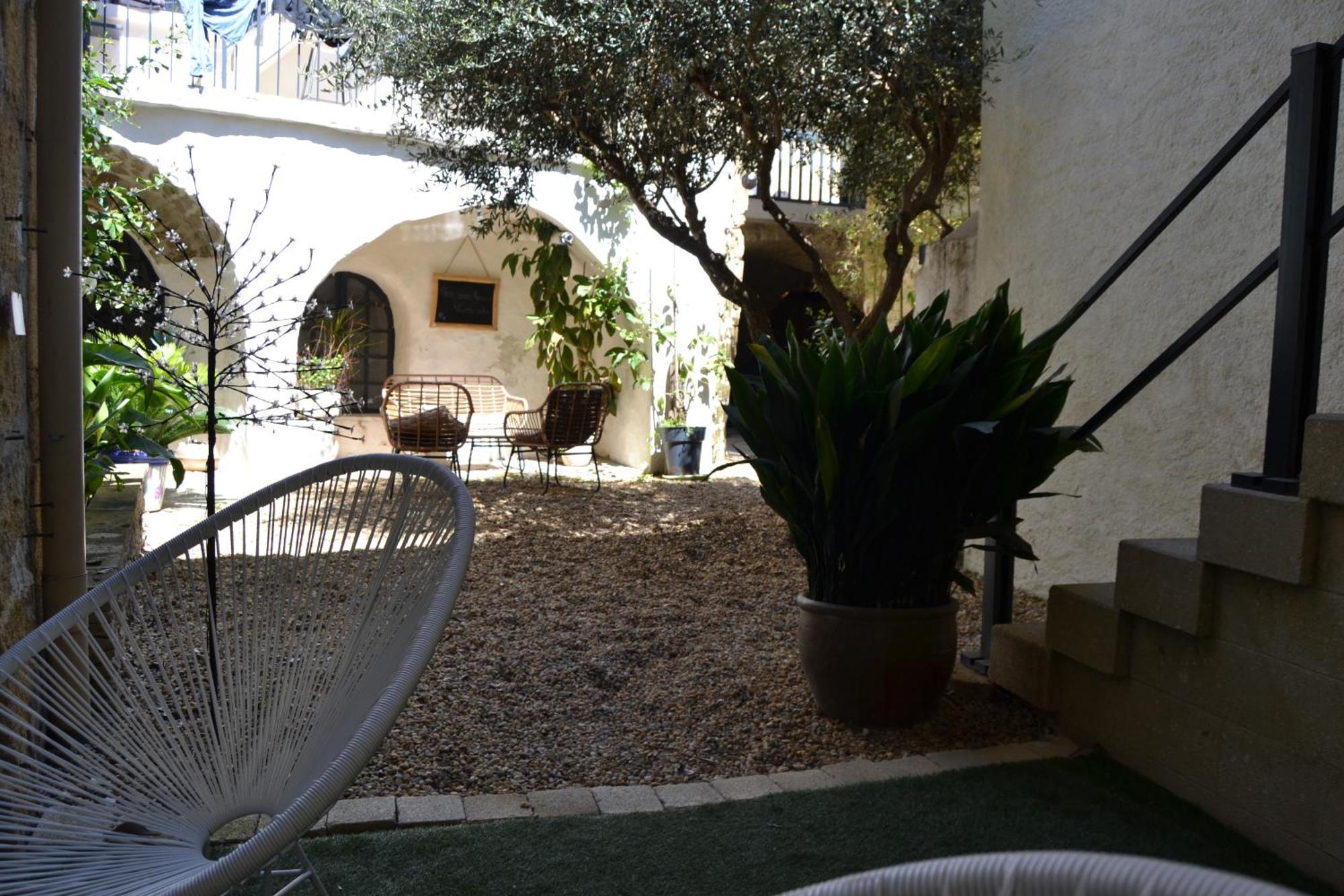 Bed and Breakfast La Cachette Aigues-Vives  Екстер'єр фото