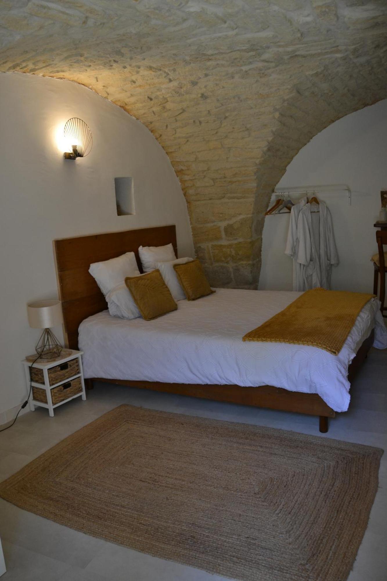 Bed and Breakfast La Cachette Aigues-Vives  Екстер'єр фото
