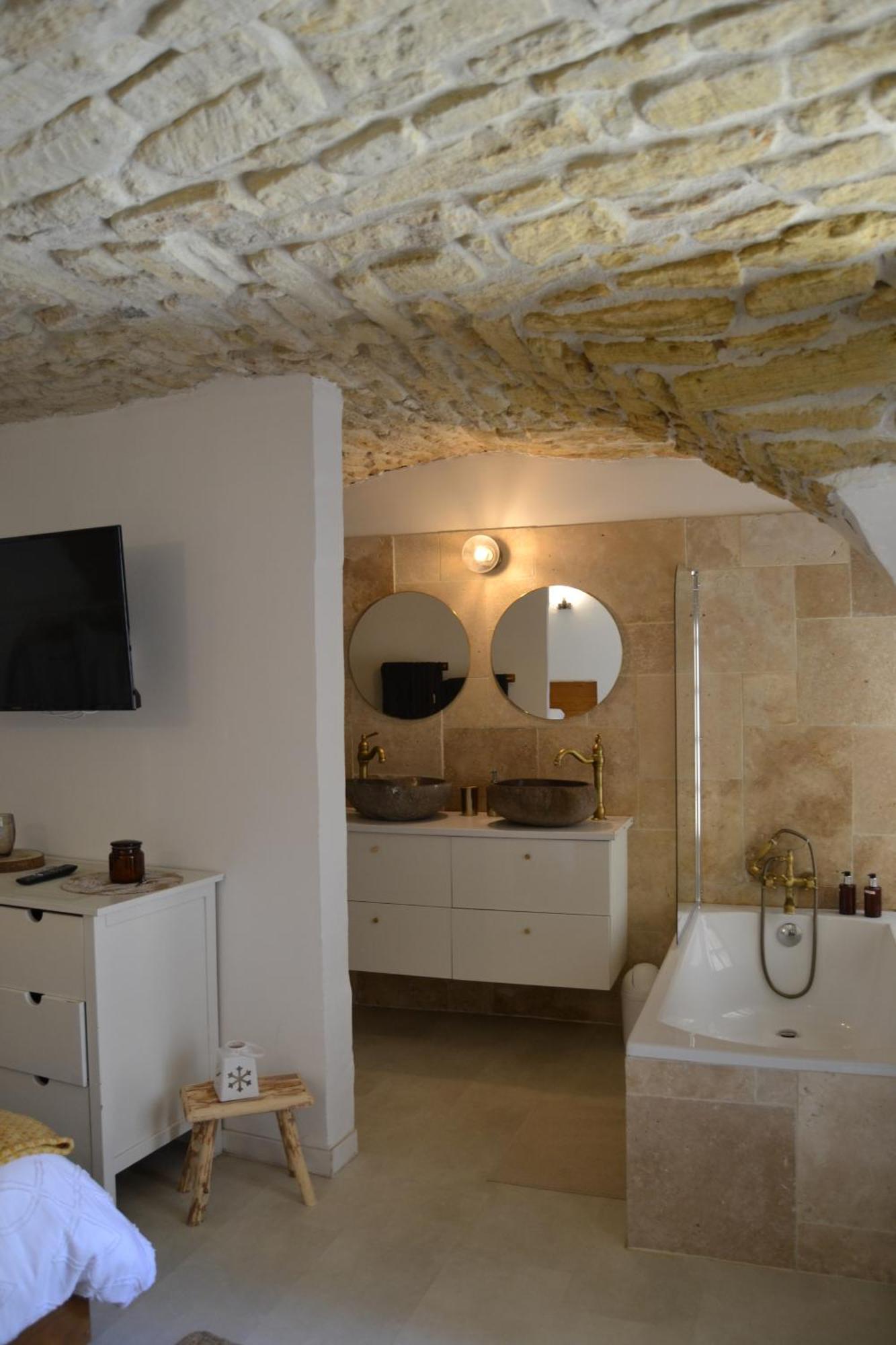 Bed and Breakfast La Cachette Aigues-Vives  Екстер'єр фото